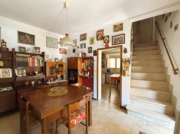Casa indipendente di 137 m² con più di 5 locali a 