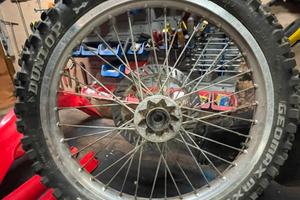 pezzi moto  in blocco