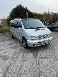 Mercedes V 220 7 posti gangio traino