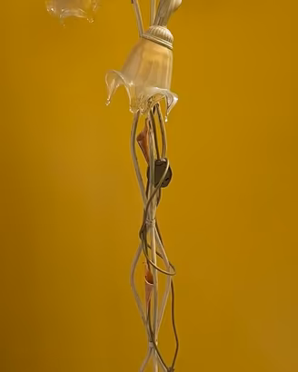 Lampada da terra vintage in ferro battuto