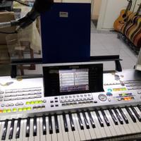 tastiera musicale Tyros 1:con basi musicali sub e 