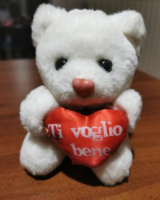 orsetto di peluche con cuore 