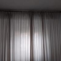 Mantovana in ottone e tende a parete 