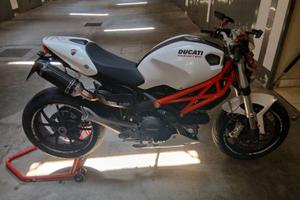 DUCATI MONSTER 796