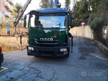 Eurocargo con gru e scarrabile