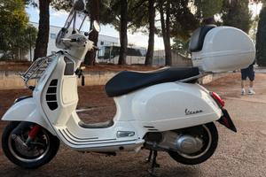 Piaggio Vespa 300 GTS