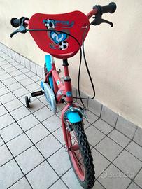 bicicletta del Napoli blu e rossa