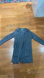 Cardigan lungo grigio morbido con tasche