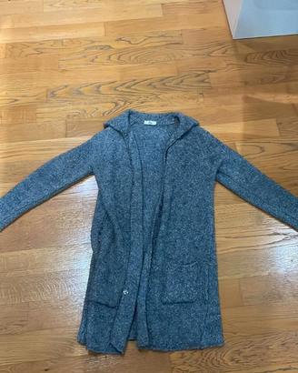 Cardigan lungo grigio morbido con tasche