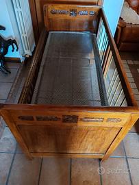 Lettino antico per bambini dei primi del 900'