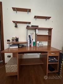 Scrivania con libreria + mensole