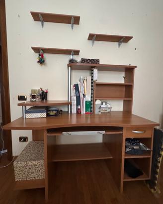 Scrivania con libreria + mensole