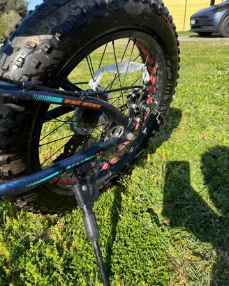 BICI MTB 20” FAT BIKE 6V CON FRENI A DISCO