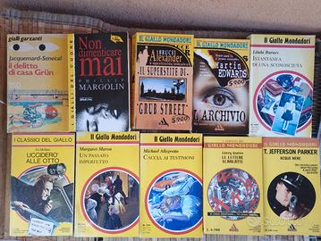 vari libri gialli 