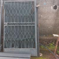 Cancelletto,cancello,porta bombo in ferro battuto