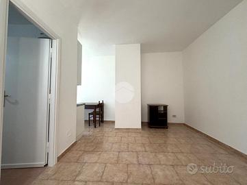 MONOLOCALE A MONTEROTONDO