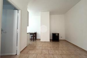 MONOLOCALE A MONTEROTONDO