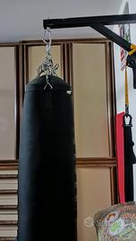 Sacco da Boxe Pesante NERO con Gancio Voti Complet