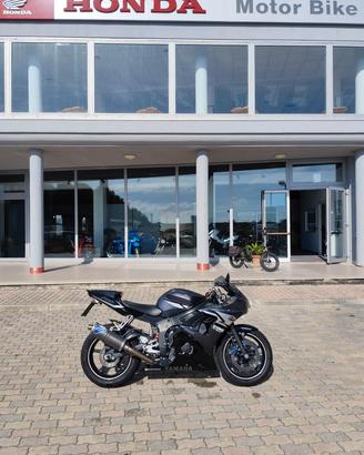 Yamaha YZF R6 -