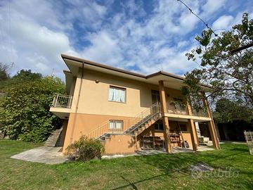 ACCOGLIENTE E PANORAMICA CASA INDIPENDENTE TRIC...