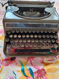 macchina da scrivere vintage Olivetti 