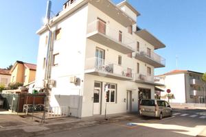 2 LOCALI A LIGNANO SABBIADORO