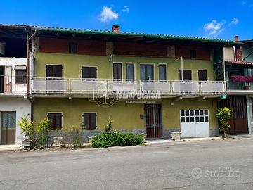 PORZIONE DI CASA CON CORTILE PRIVATO