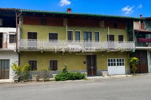 PORZIONE DI CASA CON CORTILE PRIVATO