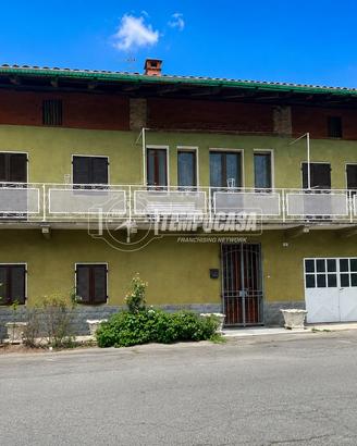 PORZIONE DI CASA CON CORTILE PRIVATO