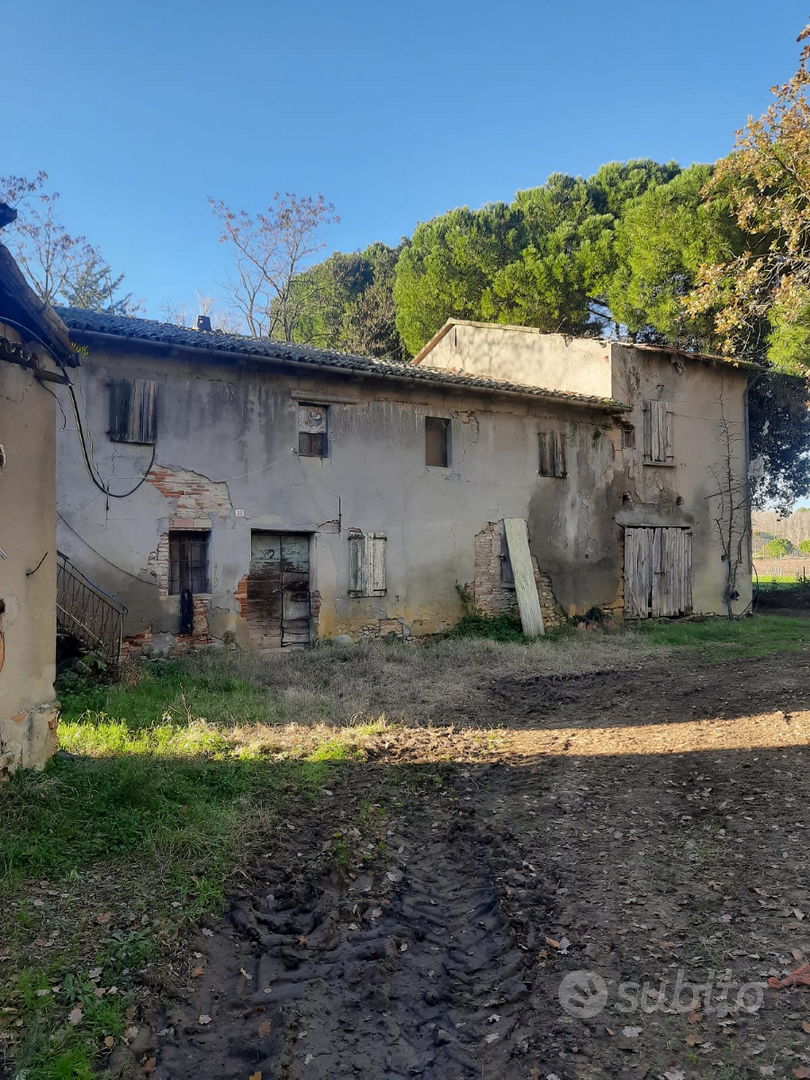 Terreno agricolo con edifici - Vista 2