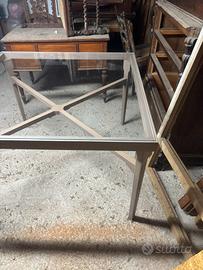 Tavolo in legno e vetro