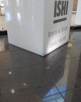 2 cubi luminosi