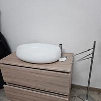 Arredo bagno con ciotola