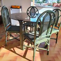 tavolo e sedie in rattan