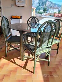 tavolo e sedie in rattan