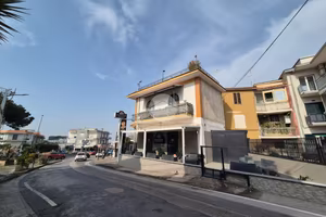 3 LOCALI A CERCOLA