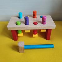 Banco da Lavoro in Legno con Martello