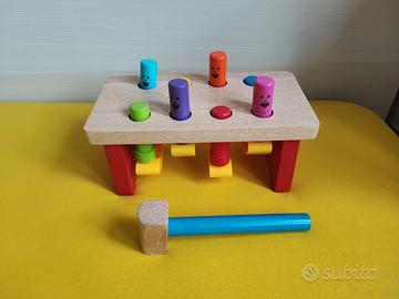 Banco da Lavoro in Legno con Martello