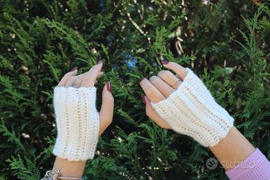 Guanti senza dita, fatti a mano all'uncinetto