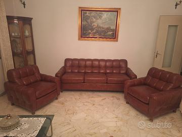 Divano pelle 3 posti (letto 1 piazza) + 2 poltrone