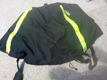 Casco copri guanti e coprigambe