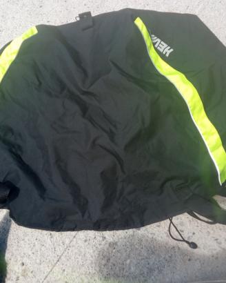 Casco copri guanti e coprigambe