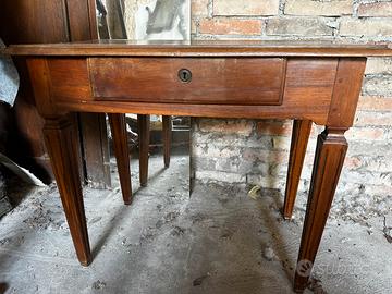 Tavolino Scrittoio rettangolare in legno antico