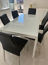 Tavolo moderno in vetro bianco