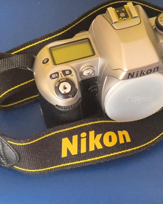 Nikon f80 flex analogica con due obbiettivi e bors