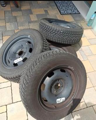 Gomme invernali Nokian 195 65 r 15 91h