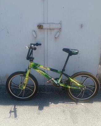 BMX con cerchioni in lega 