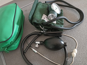 Misuratore di pressione aneroide con stetoscopio