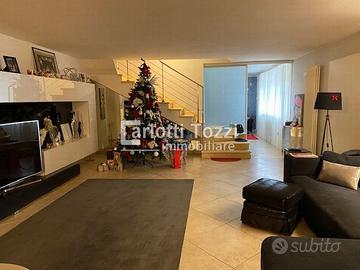 Rif.03370IND- bifamiliare grosseto