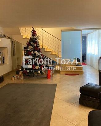Rif.03370IND- bifamiliare grosseto